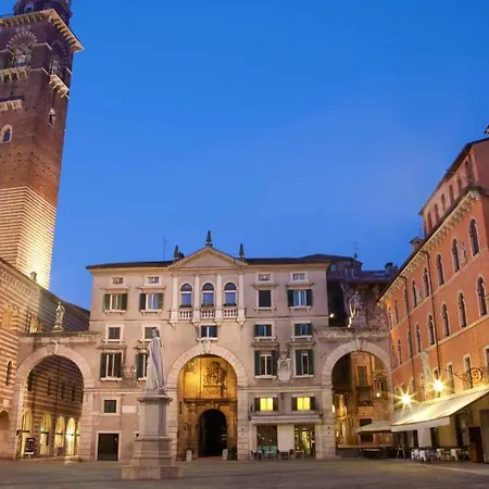 Della Scala Apartment Verona